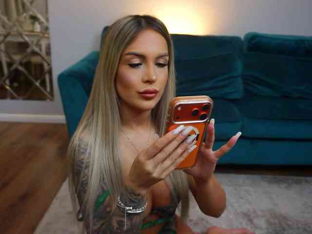 AmiraRoshen webcam