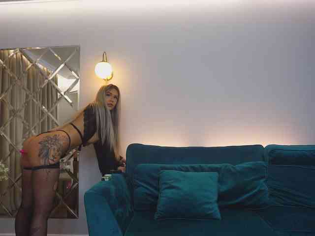 AmiraRoshen webcam