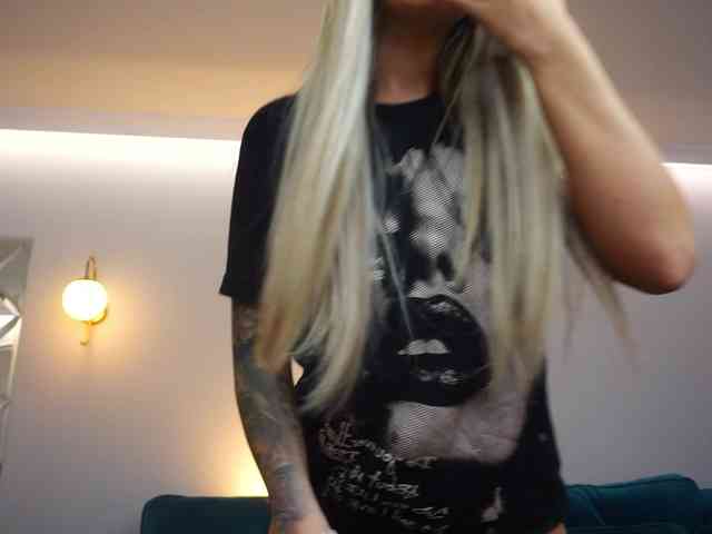 AmiraRoshen webcam