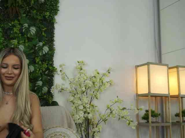AmiraRoshen webcam