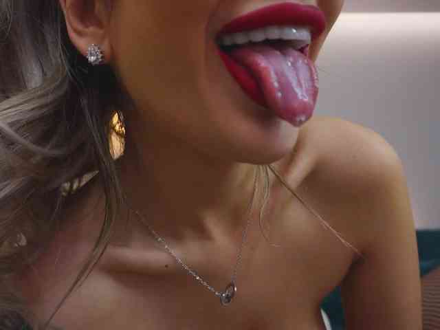 AmiraRoshen webcam