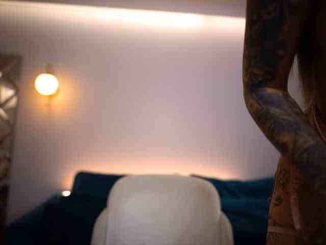 AmiraRoshen webcam