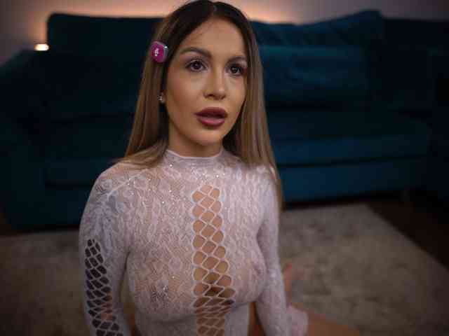 AmiraRoshen webcam