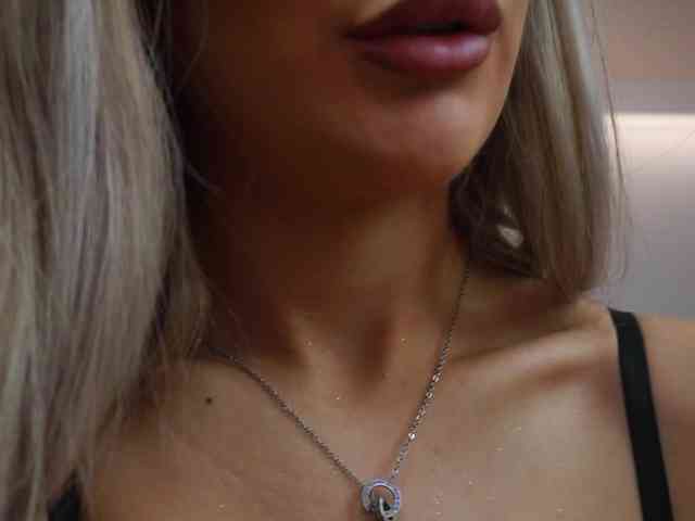 AmiraRoshen webcam