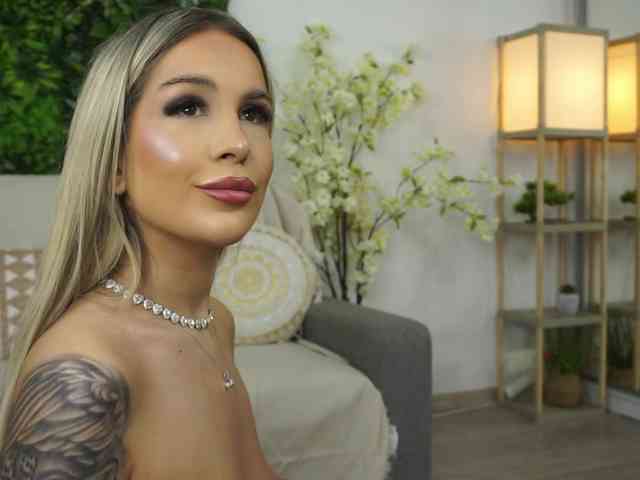 AmiraRoshen webcam
