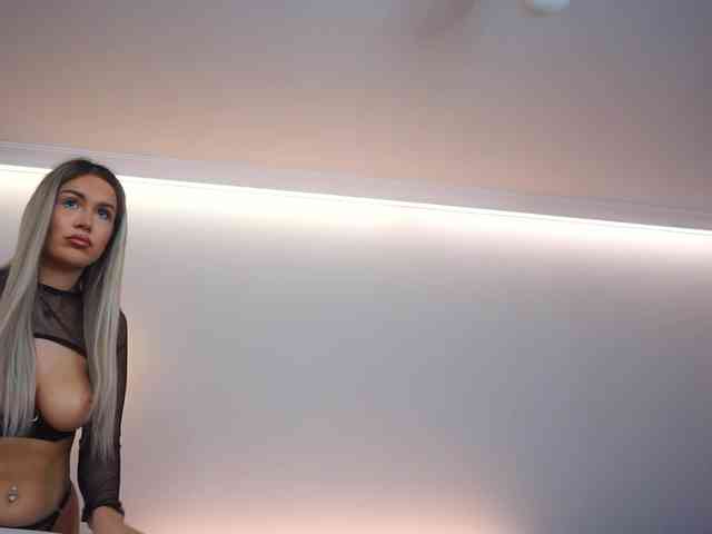 AmiraRoshen webcam