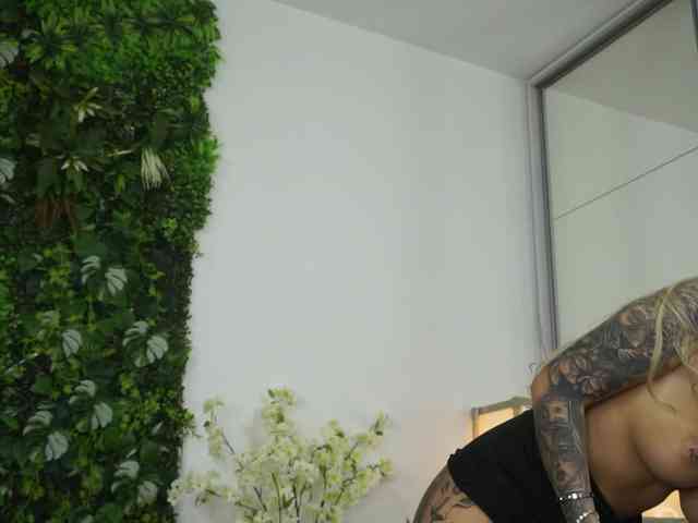 AmiraRoshen webcam