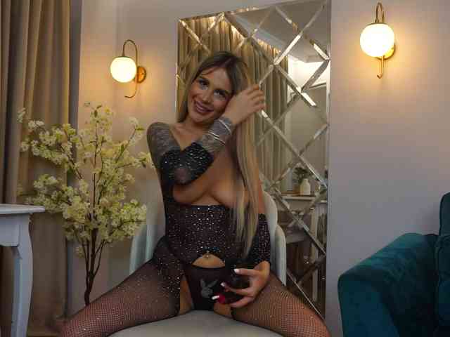 AmiraRoshen webcam
