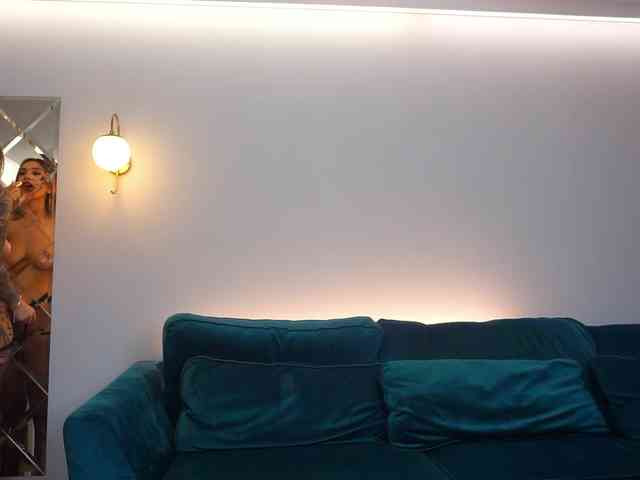 AmiraRoshen webcam