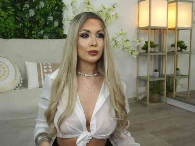 AmiraRoshen webcam