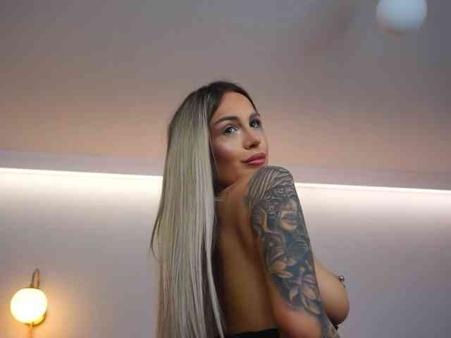 AmiraRoshen webcam