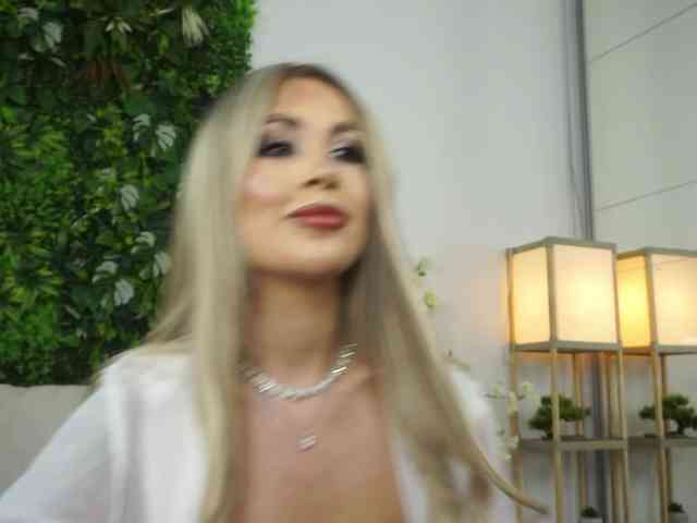 AmiraRoshen webcam