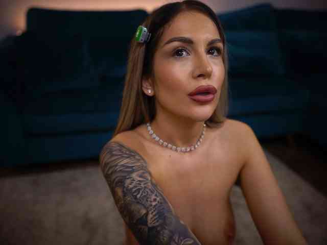 AmiraRoshen webcam