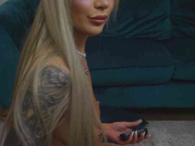 AmiraRoshen webcam