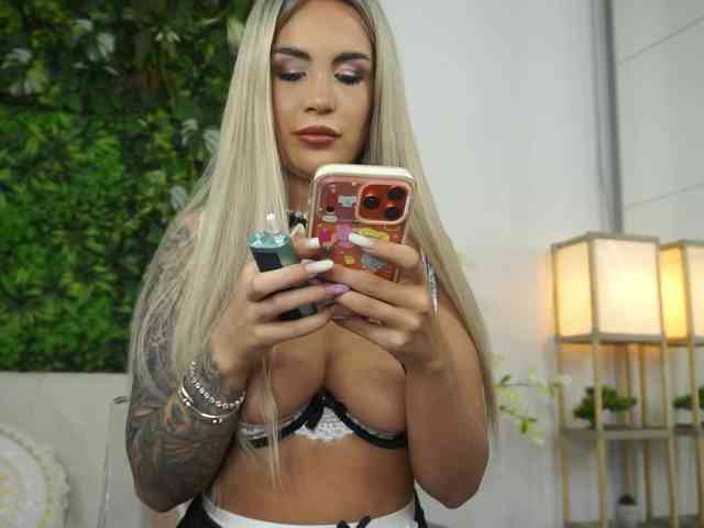 AmiraRoshen webcam