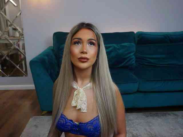 AmiraRoshen webcam