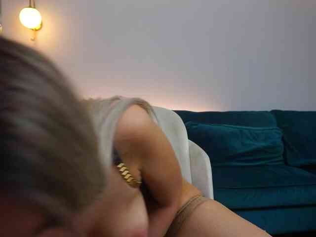 AmiraRoshen webcam