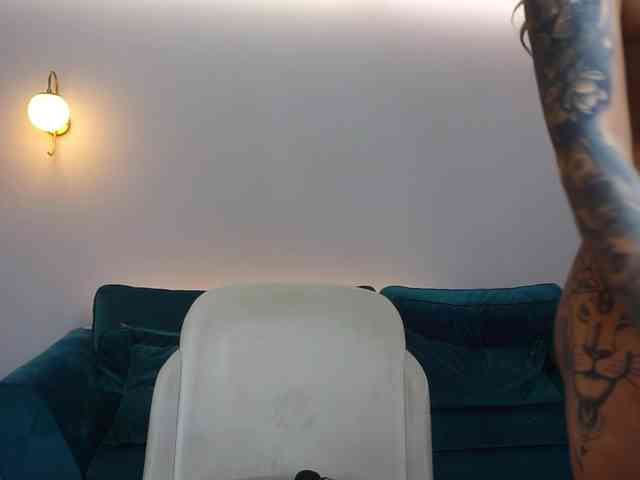 AmiraRoshen webcam