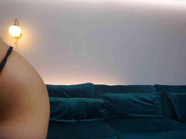 AmiraRoshen webcam
