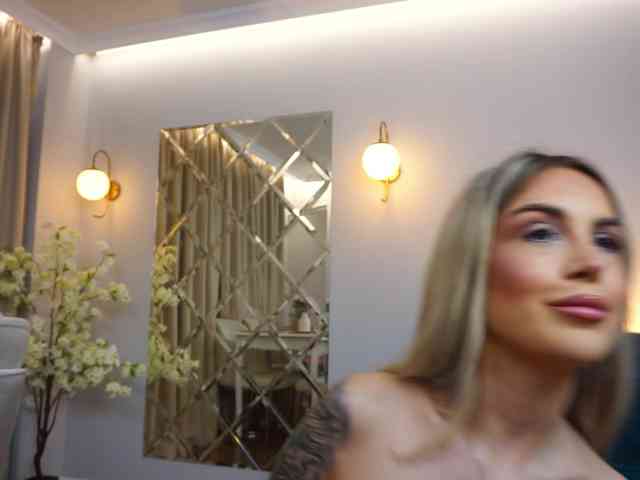 AmiraRoshen webcam