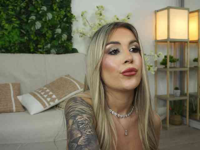 AmiraRoshen webcam