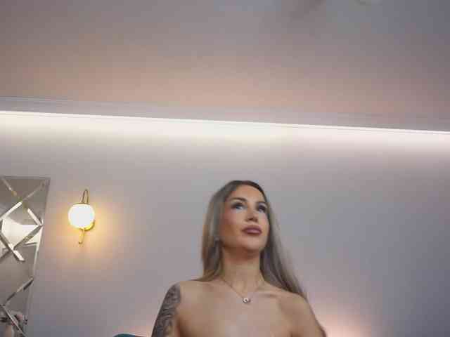 AmiraRoshen webcam