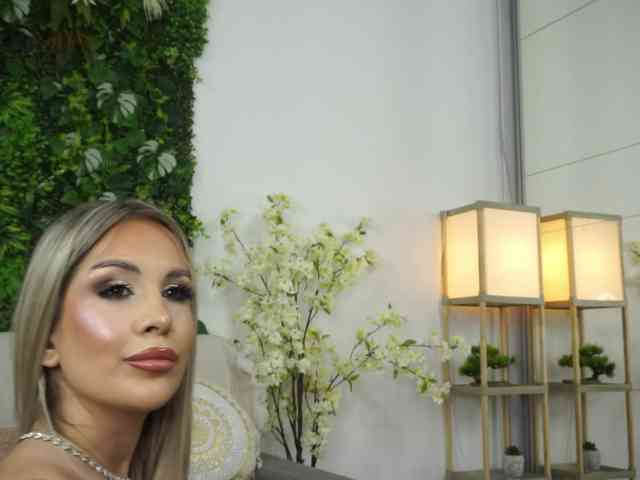 AmiraRoshen webcam