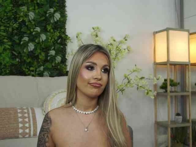 AmiraRoshen webcam