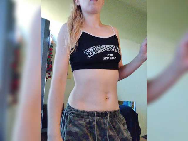SexyBlondMia live cam on BongaCams
