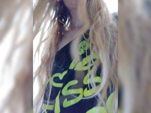 SexyBlondMia live cam on BongaCams