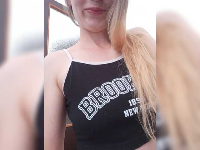 SexyBlondMia live cam on BongaCams