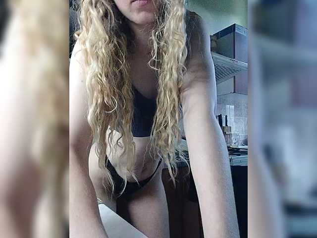 SexyBlondMia live webcam show