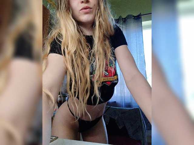 SexyBlondMia live cam on BongaCams