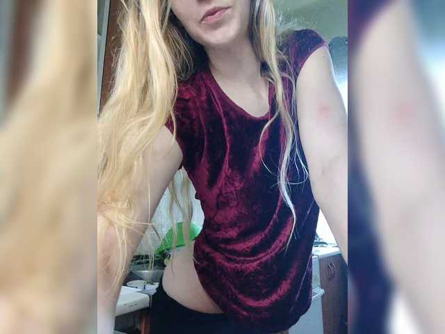 SexyBlondMia live cam on BongaCams