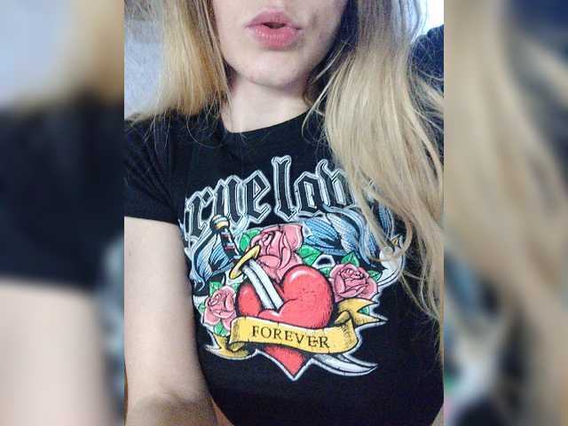 SexyBlondMia live cam on BongaCams