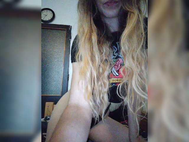 SexyBlondMia live cam on BongaCams