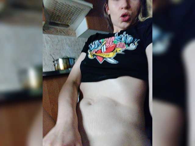 SexyBlondMia live cam on BongaCams