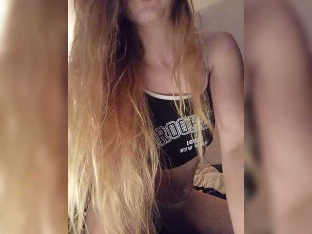 SexyBlondMia live cam on BongaCams