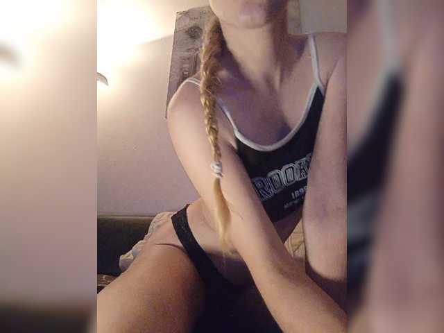 SexyBlondMia live cam on BongaCams
