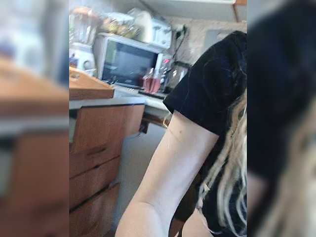 SexyBlondMia live webcam show