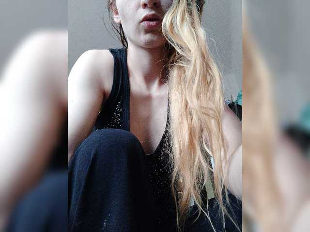 SexyBlondMia live cam on BongaCams