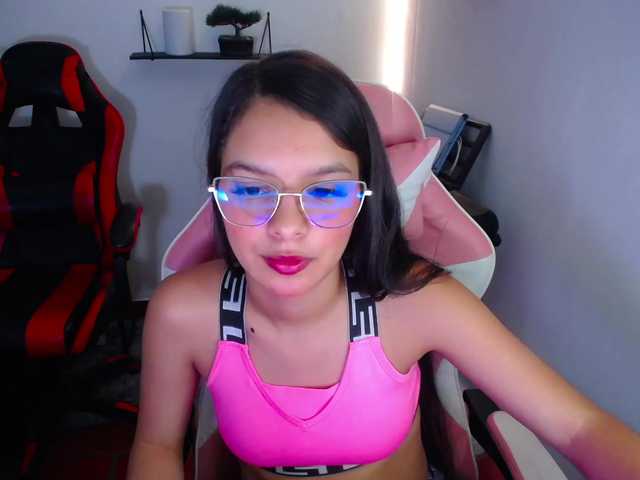 room-kitty live cam on BongaCams