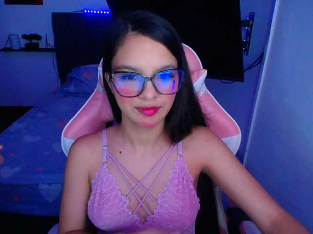 room-kitty live cam on BongaCams