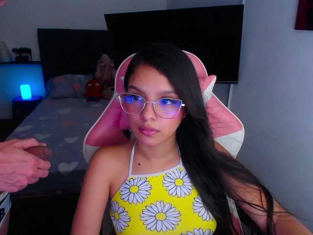 room-kitty live cam on BongaCams