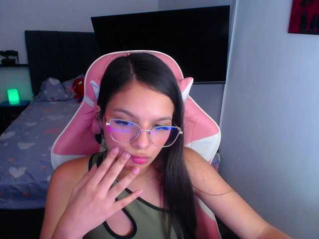 room-kitty live cam on BongaCams