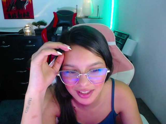 room-kitty live cam on BongaCams