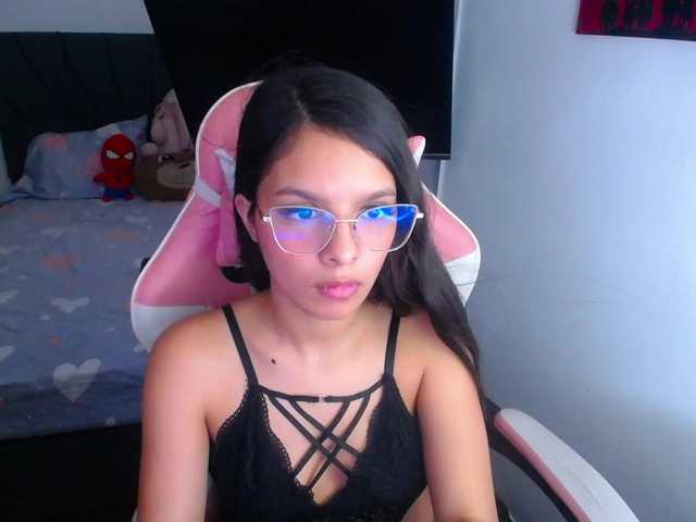room-kitty live cam on BongaCams