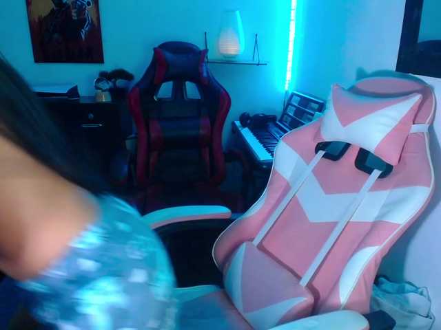 room-kitty live cam on BongaCams