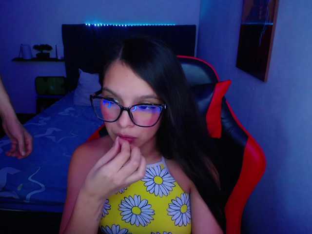 room-kitty live cam on BongaCams
