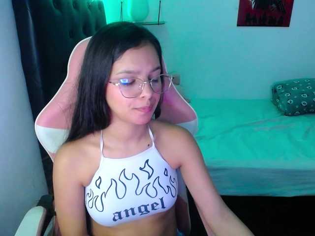room-kitty live cam on BongaCams